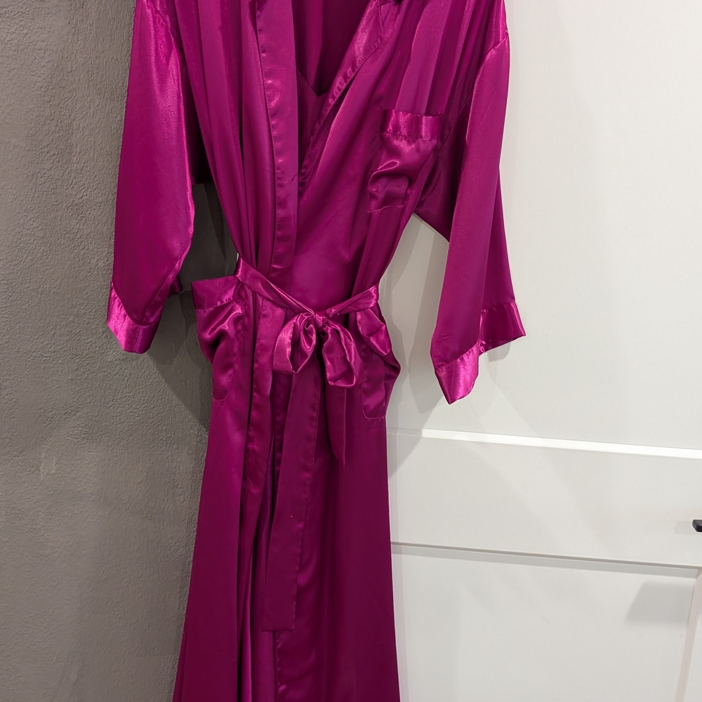 Faye Satin Robe in Vibrant Magenta